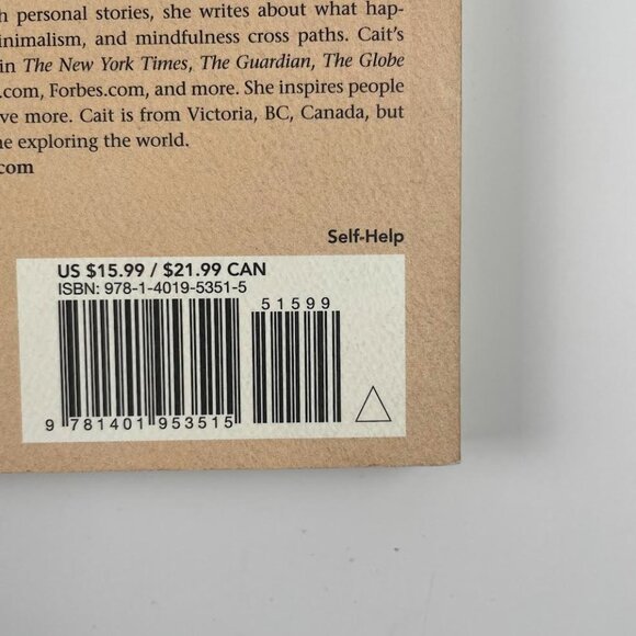 📚 3/$25 The Year of Less by Cait Flanders | Paperback - Picture 5 of 6